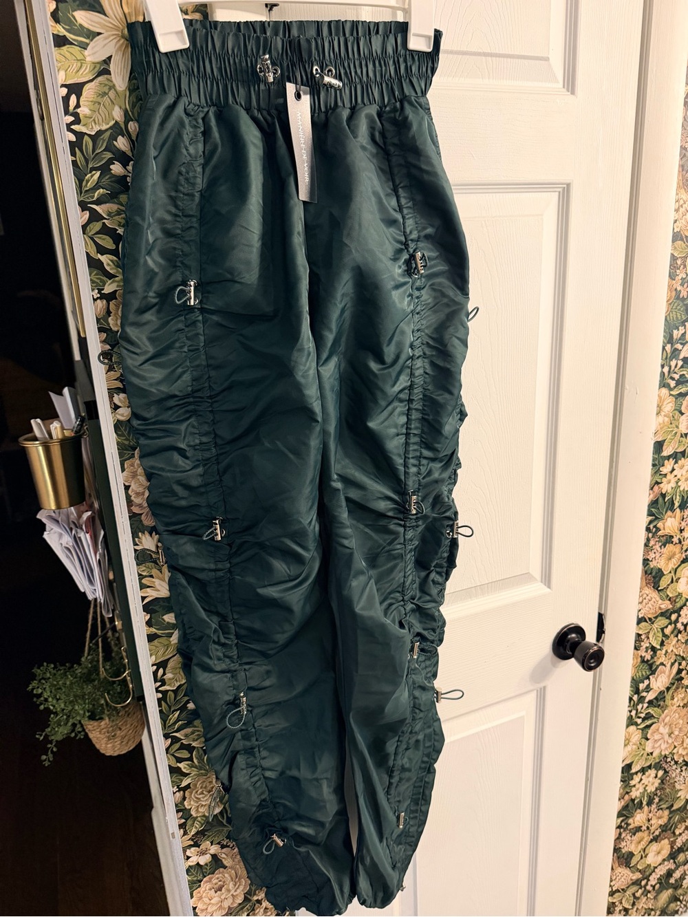 Manière De Voir Nylon Bungee Ruched Parachute Cargo Pants – Dark Green